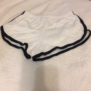 Quilted high-waisted shorts